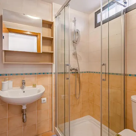 Vista Oceano Y Piscinas Paraiso By Interhome